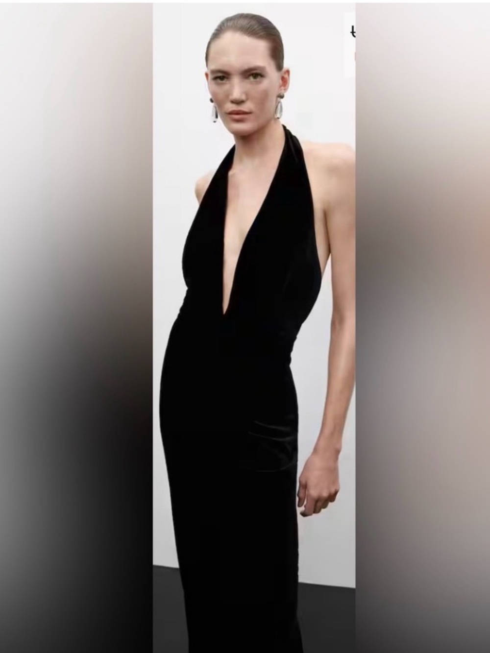Jen Cabello x Mango Halter-neck velvet jumpsuit - Picture 2 of 4